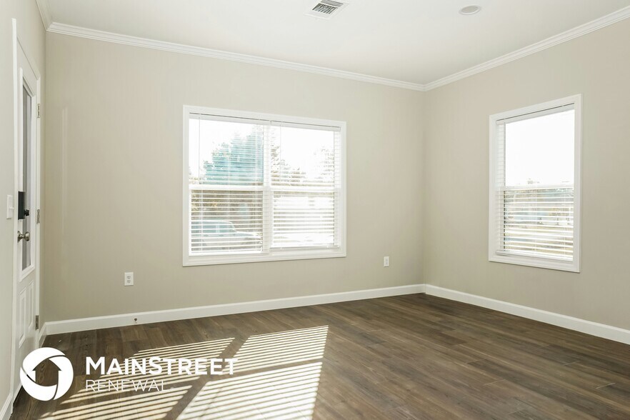 Building Photo - 12315 Tangier St