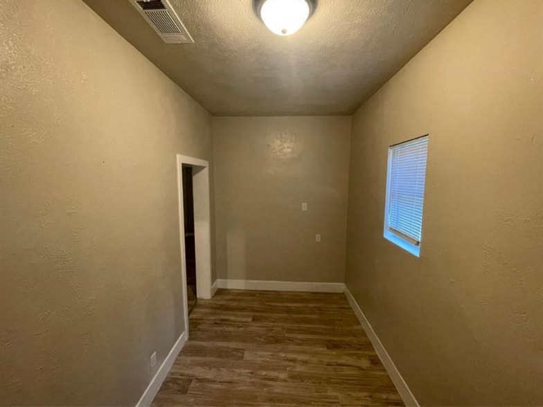 Building Photo - 1300 18th St