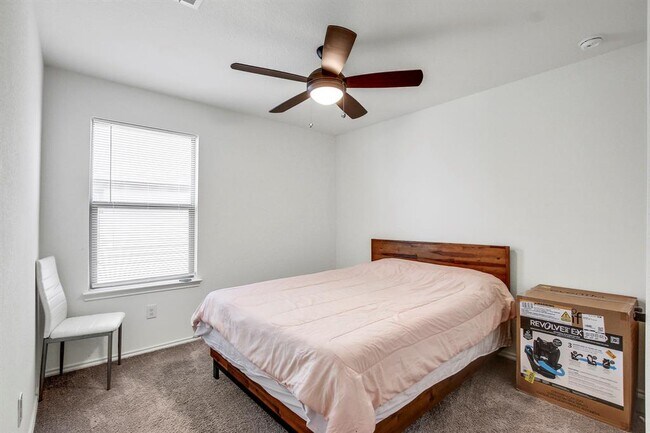 Building Photo - 205 Travers Stake Trl