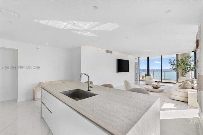 Building Photo - 700 NE 24th St