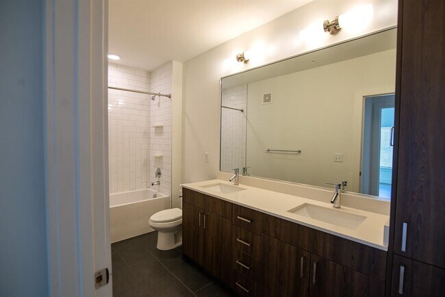 Building Photo - 2213 Poquito St