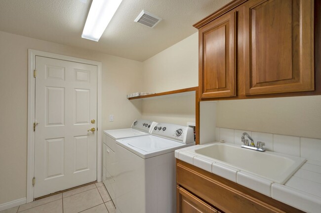 Building Photo - 4127 Abernethy Forest Pl