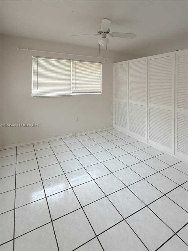 Building Photo - 305 Navarre Ave