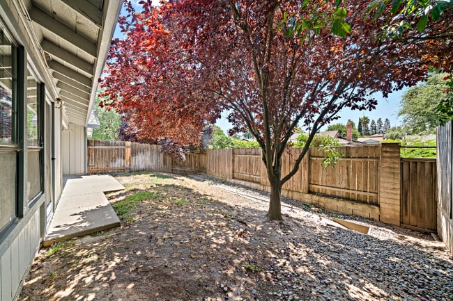 Building Photo - 7456 Santa Susana Way