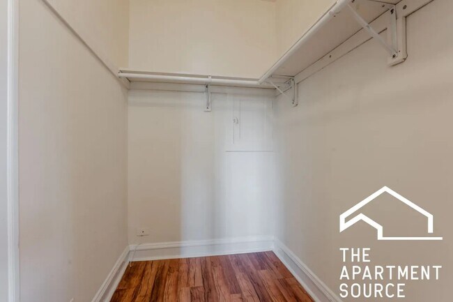 Building Photo - 2536 N Sawyer Ave