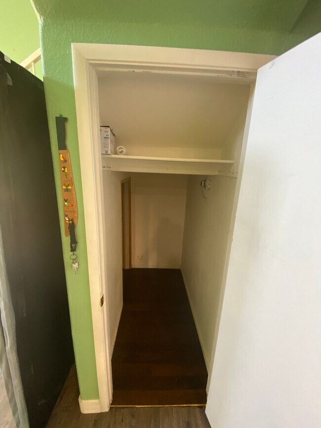 Building Photo - AMERICANA Property Mgmt - Gated 2beds -2baths Townhouse in Spring Valley