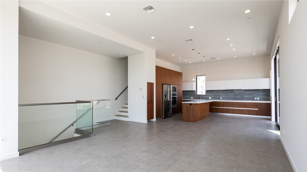 Building Photo - 1618 Amherst Ave