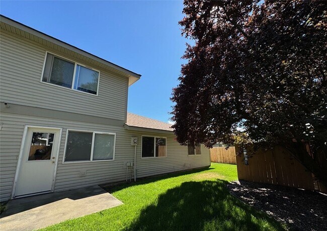 Building Photo - Gorgeous 2-Bedroom, 1-Bathroom Condo for Rent