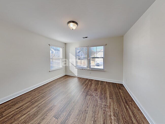 Building Photo - 145 Lindridge Dr