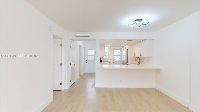 Building Photo - 1333 E Hallandale Beach Blvd