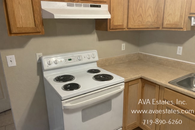 Building Photo - 511 W 12th St