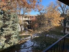 Building Photo - Top Floor Condo in Southeast Denver 2 bed ...