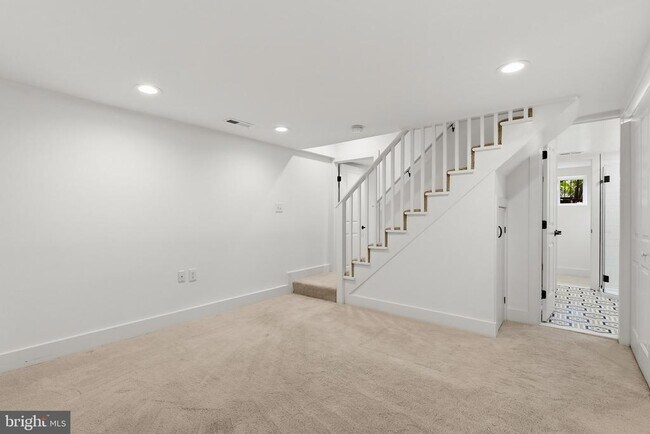 Building Photo - 1711 Lang Pl NE