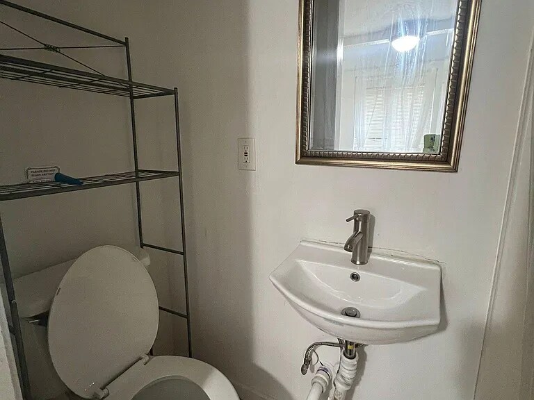 Building Photo - 702 Mitchell Dr