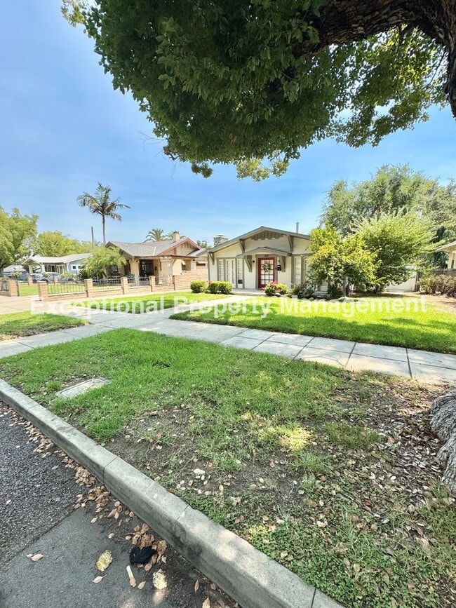 Building Photo - Great 2 bed 1 bath Craftsman home!