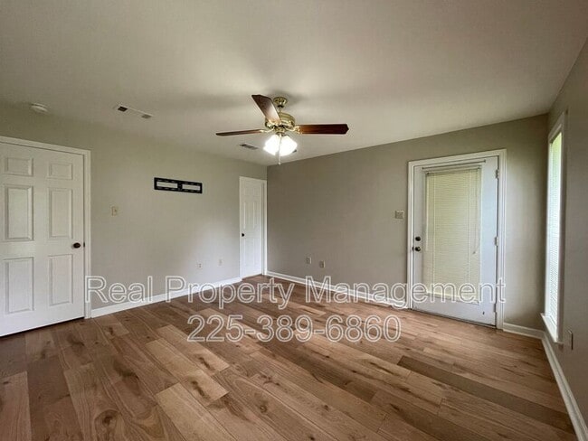 Building Photo - 2422 Riverside Dr