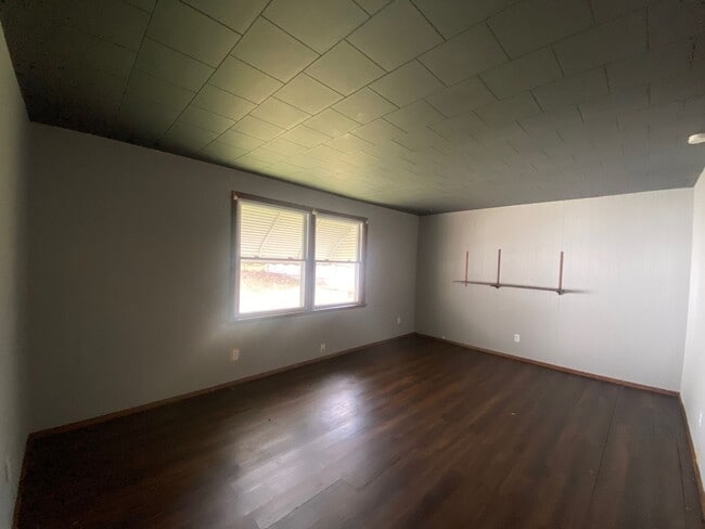 Building Photo - Charming 3-Bedroom Property in Prime Location