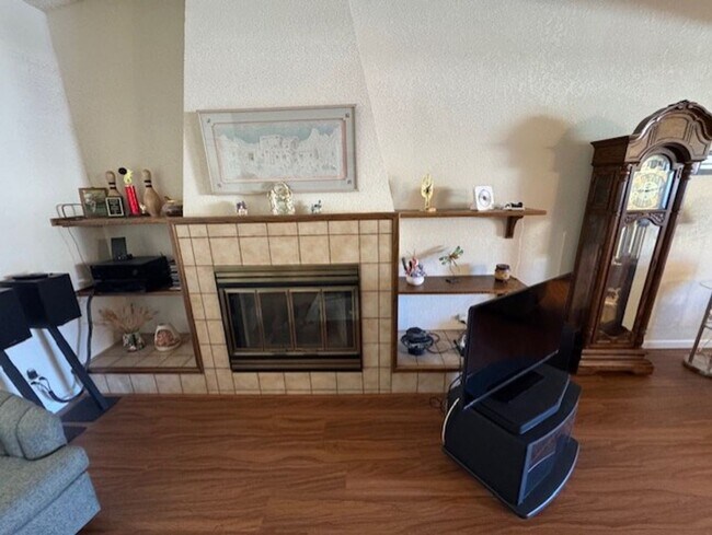 Building Photo - 1BR 1BA Winter Vacation Rental with River Views-RIVERVIEW BLUFFS