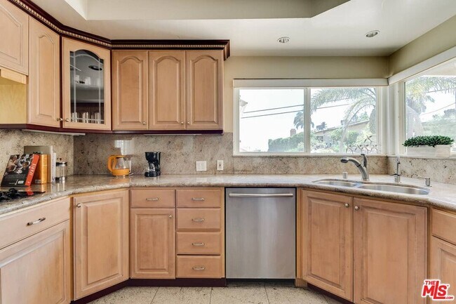 Building Photo - 3401 Alginet Dr