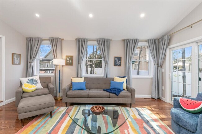 Building Photo - 17 Cedar Terrace