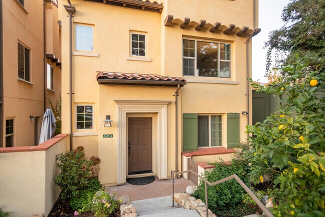 Building Photo - 354 Montecito Way