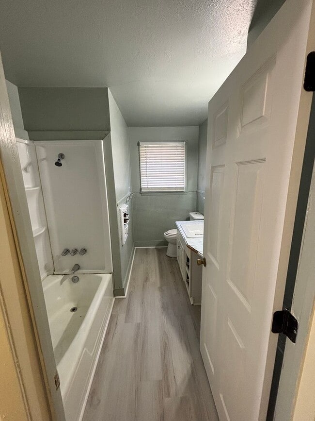 Building Photo - Gorgeous 3 Bedroom Home