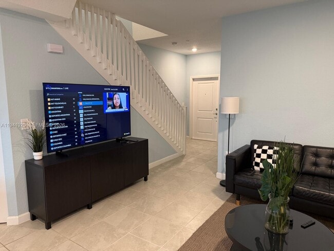 Building Photo - 887 NE 211th St