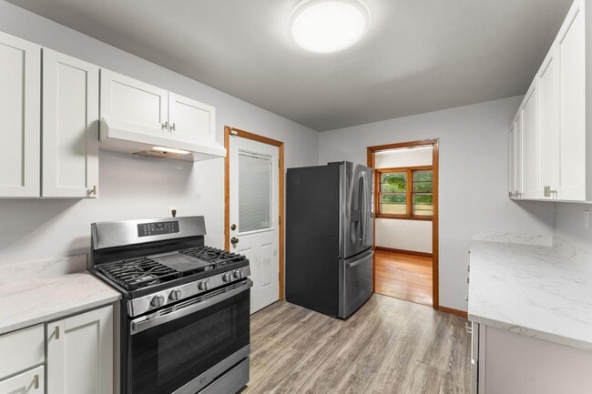 Building Photo - 251 E 600 N