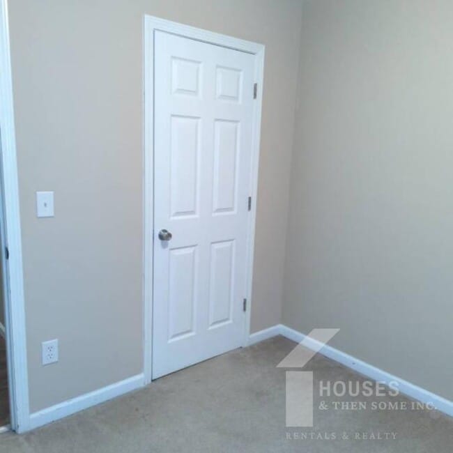 Building Photo - 515 Fairview Rd