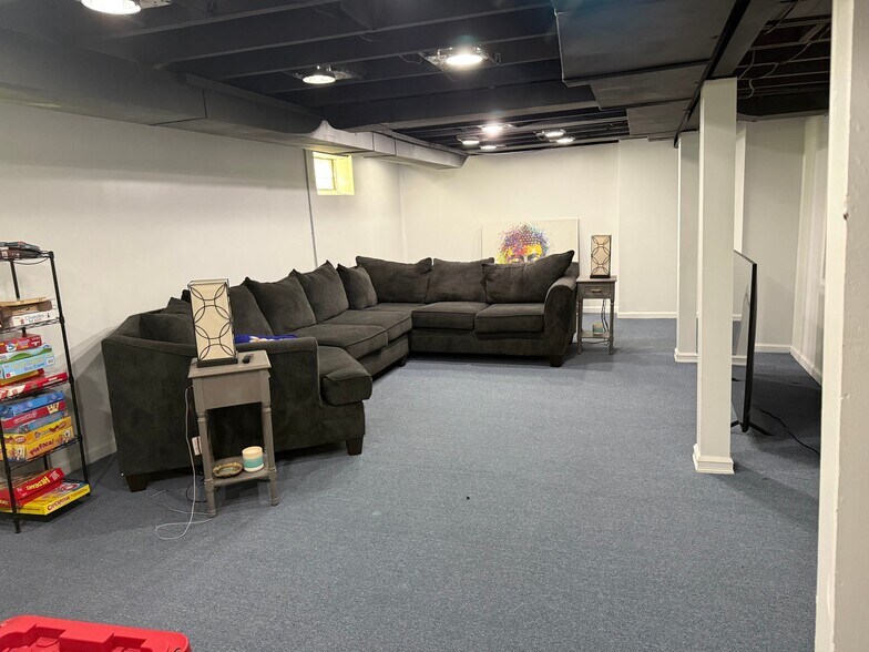 Building Photo - 18506 Snowden St