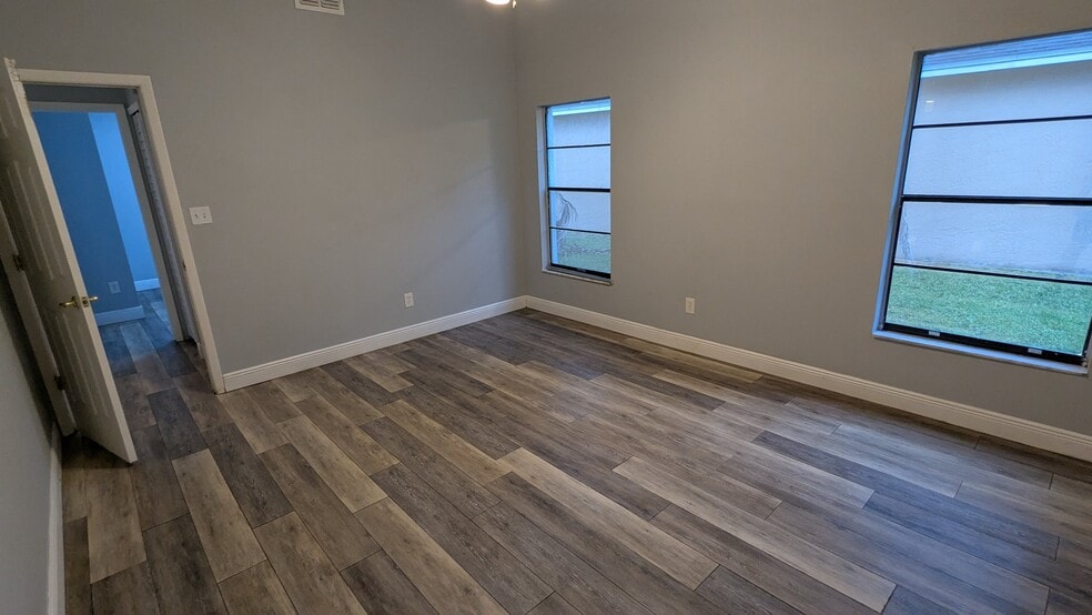 Building Photo - 492 Wild Fox Dr