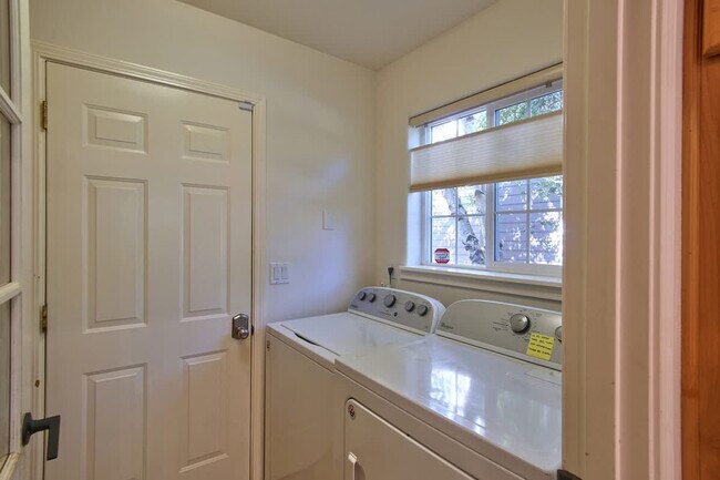 Building Photo - 2372 NW Meadows Dr