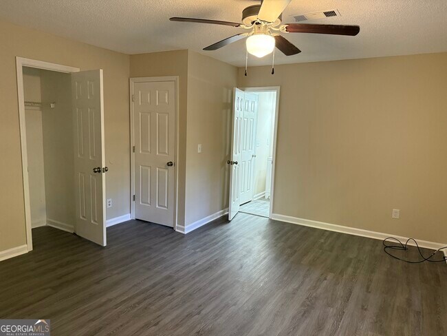 Building Photo - 888 Timbercrest Ct