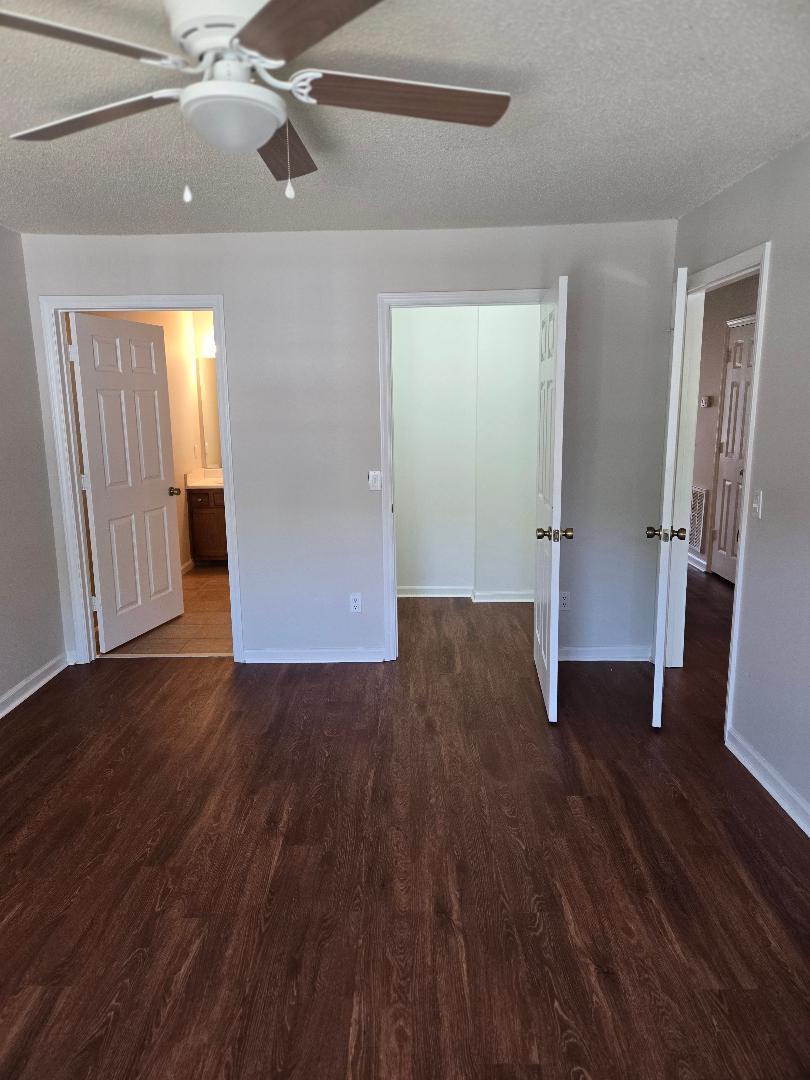 Building Photo - 11 Meadowood Glen Way