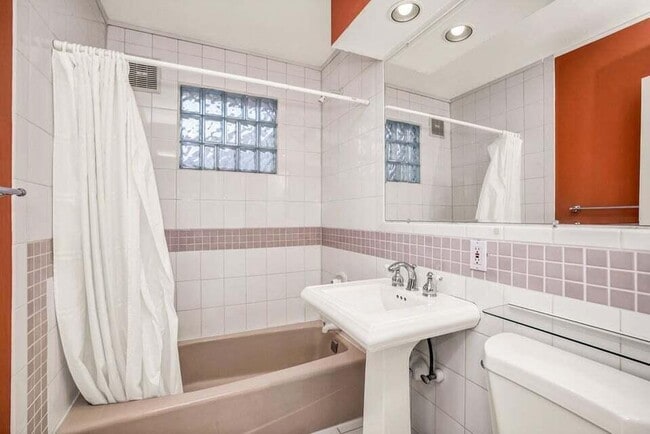 Building Photo - 5160 N Bay Ridge Ave