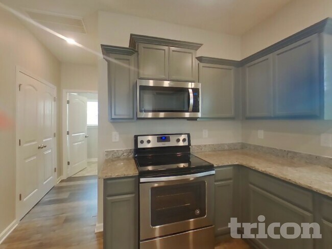 Building Photo - 143 Edgefield Ct