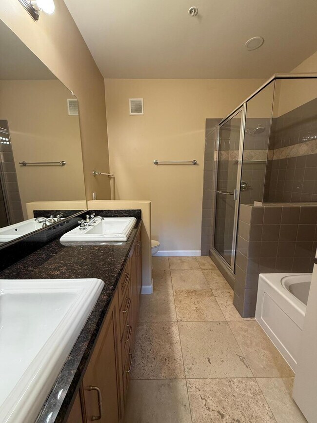 Building Photo - 7291 N Scottsdale Rd