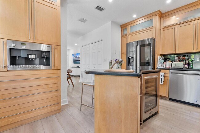 Building Photo - Southwest 17th Street, Miami, FL 33145 - 2 BR 3 BA single-family home