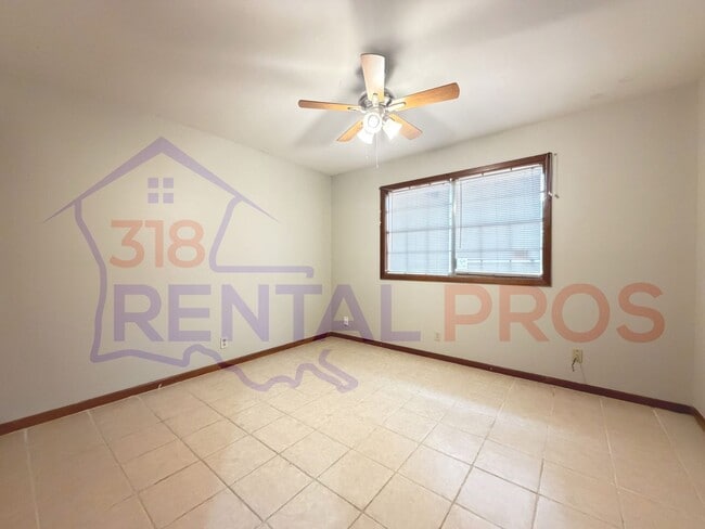 Building Photo - Four Bedroom Two Bath Home