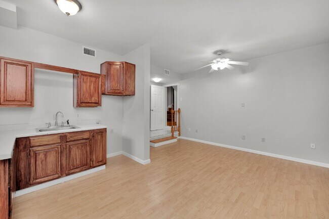 Building Photo - 20 Dogwood Ln