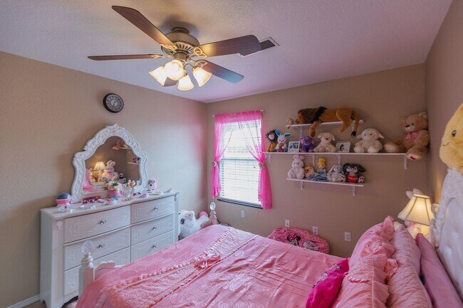 Building Photo - 3 bed 2 bath beautiful home!