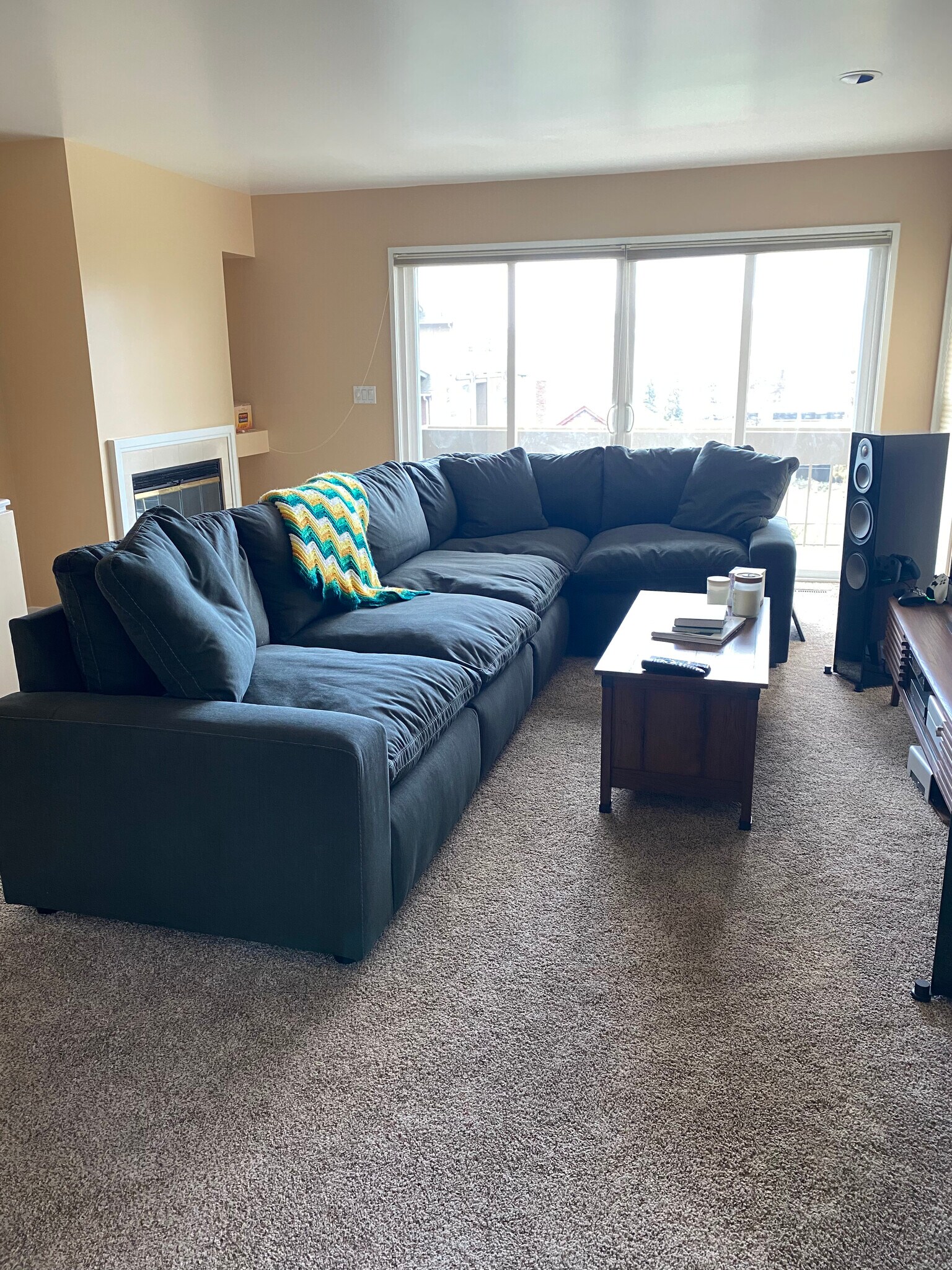 Main living room - 1604 Lakeview Blvd E