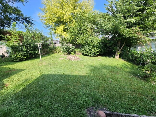 Building Photo - Available October 1st - East Peoria - 2BR/...
