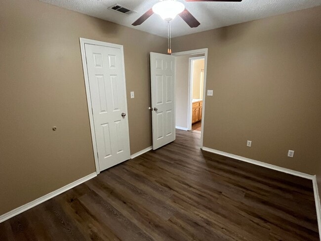 Building Photo - 2005 S Tampa Ave