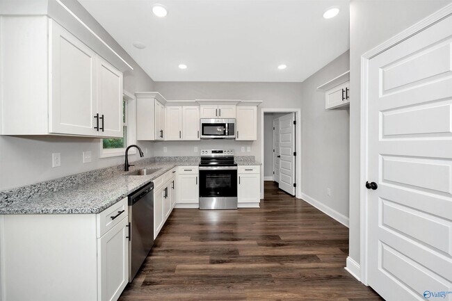 Building Photo - 1711 Golf Club Ln NW
