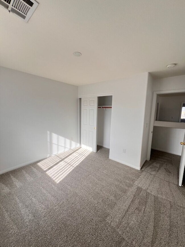 Building Photo - Gated Community - Southwest