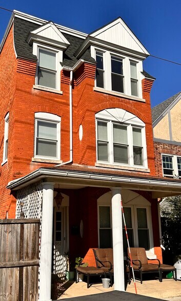 Building Photo - 951 E Orange St