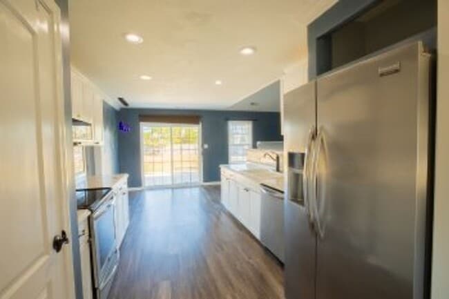 Building Photo - 111 Harvest Moon Dr