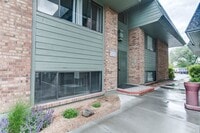 Building Photo - Updated Unit next to CMU with Pool!