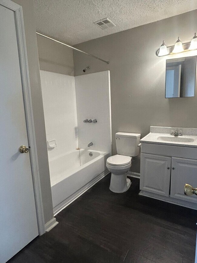 Building Photo - Modern Comfort & Convenience at Westfield Gardens Lexington - 353A